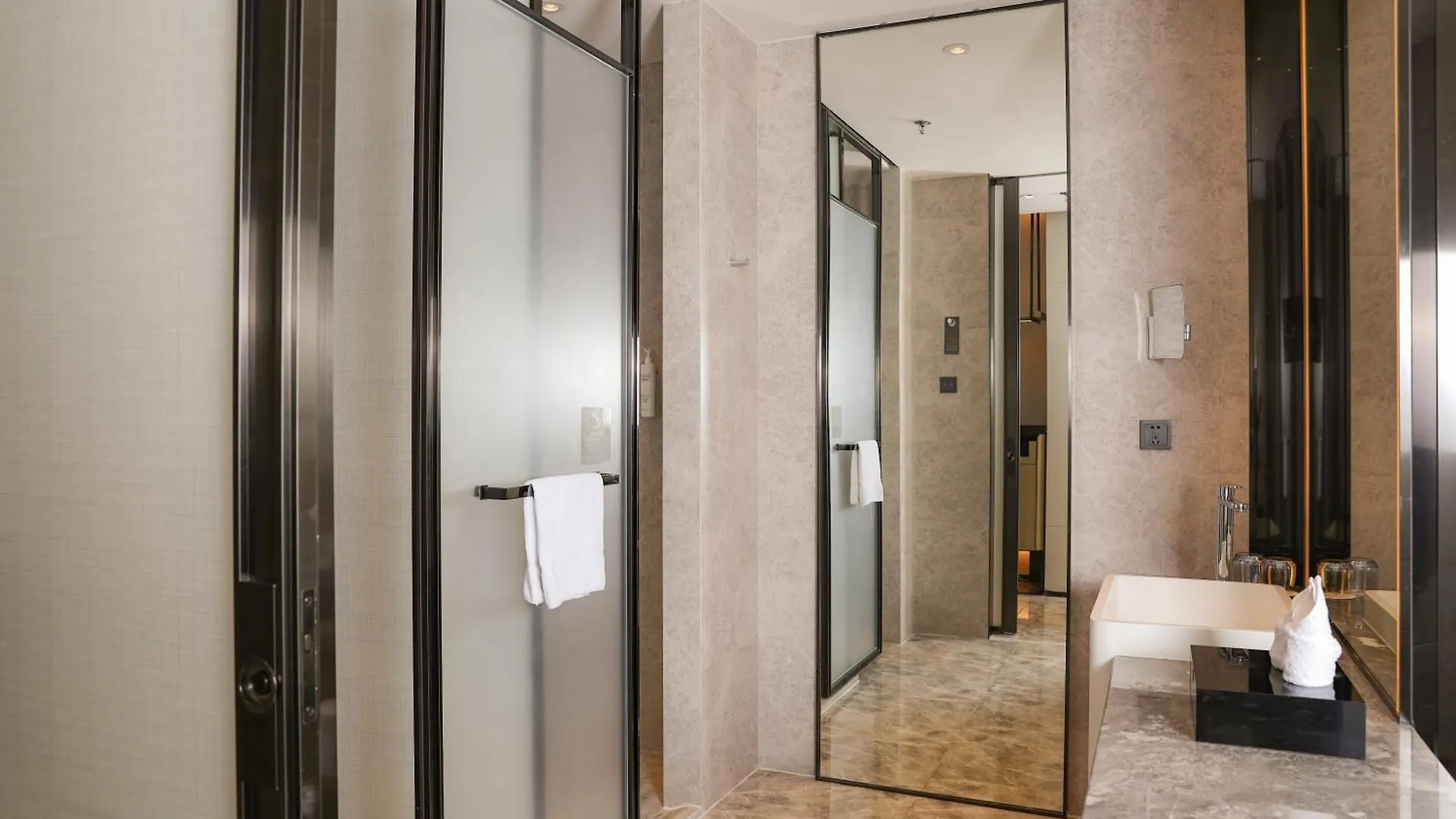 Courtyard By Marriott Shenzhen Northwest Hotel