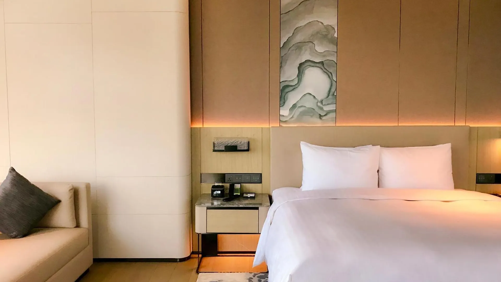 Courtyard By Marriott Shenzhen Northwest Hotel